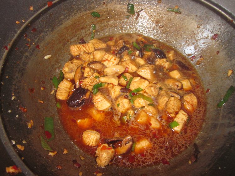 香菇鸡肉酱面步骤7