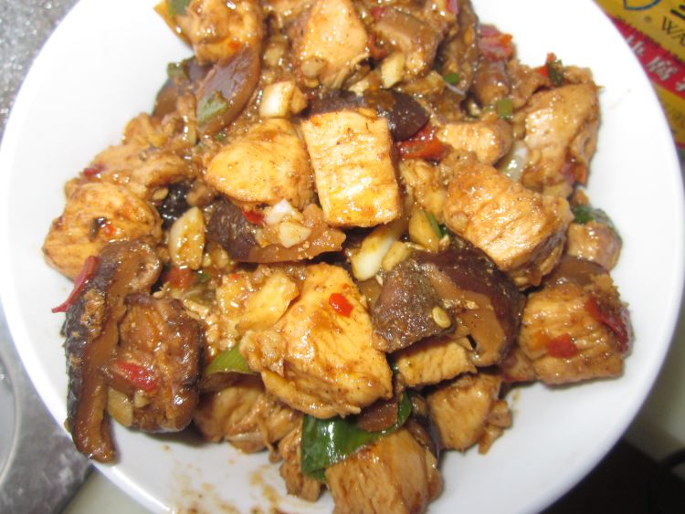 香菇鸡肉酱面步骤8