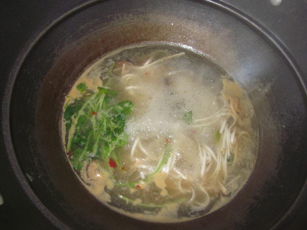 香菇鸡肉酱面步骤11