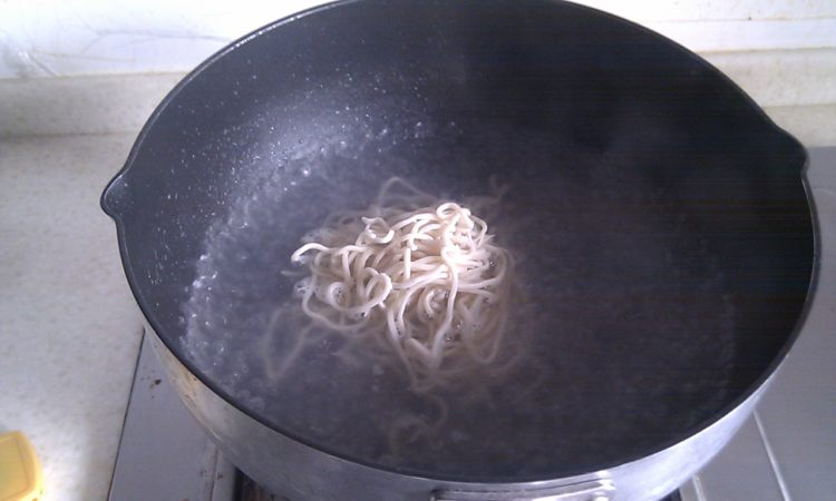 花菜鸡肉面步骤5