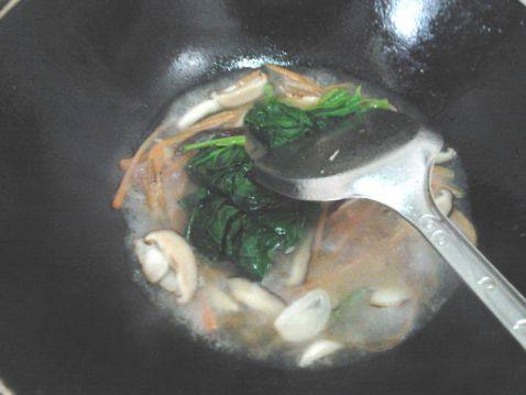 菠菜香菇腊肉面步骤8