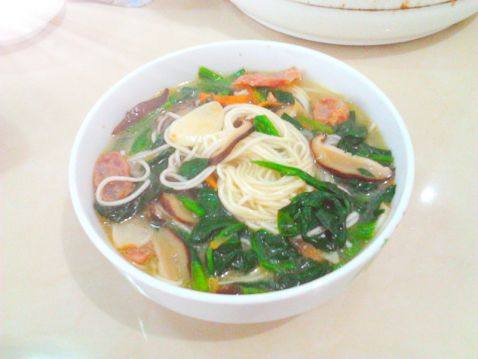 菠菜香菇腊肉面步骤13
