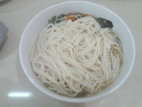 菠菜香菇腊肉面步骤12
