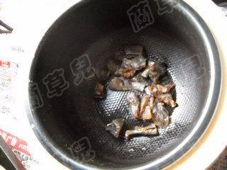 红薯腊鸽焖面步骤3