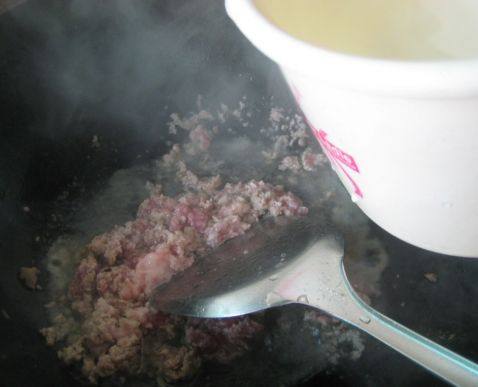 黑椒肉酱意面步骤6