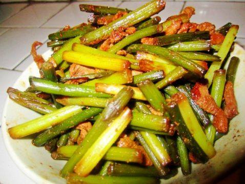 蒜苔肉丝面步骤2