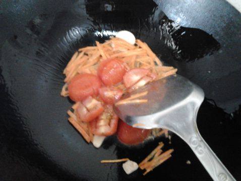 茄香豆芽鸡丁煮面步骤2