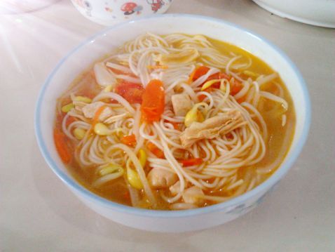 茄香豆芽鸡丁煮面步骤8