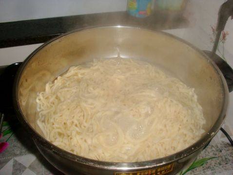 白菜炒面步骤9