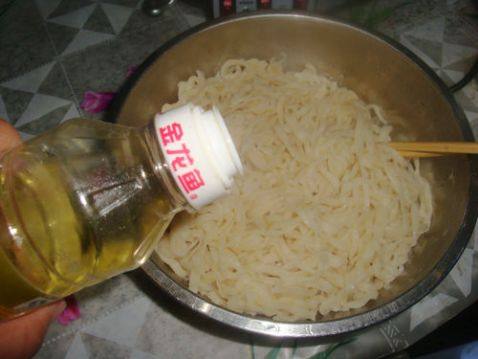 白菜炒面步骤10