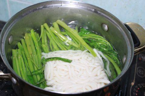 瘦肉乌冬面步骤2