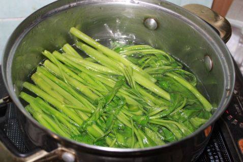 瘦肉乌冬面步骤1