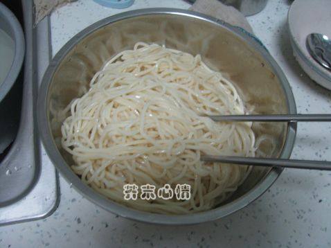 回锅肉炒面步骤5
