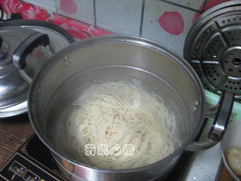 回锅肉炒面步骤3