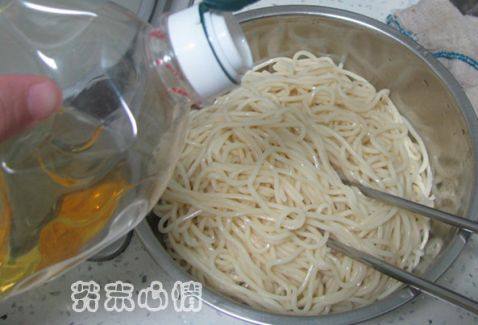 回锅肉炒面步骤6
