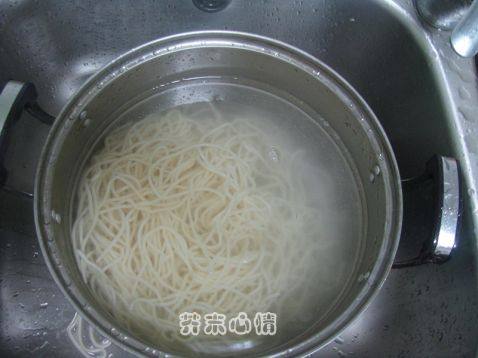 回锅肉炒面步骤4