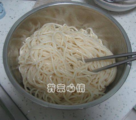 回锅肉炒面步骤7