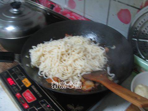 回锅肉炒面步骤15