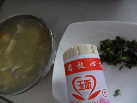 鸡汤面条步骤1