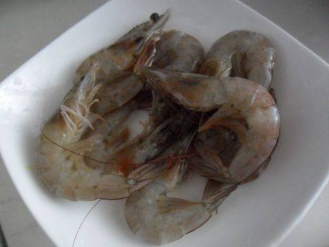 西红柿鸡蛋鲜虾面条步骤2