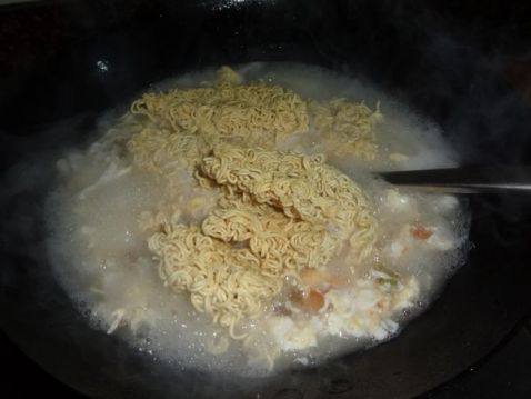 葱花鸡蛋面步骤8