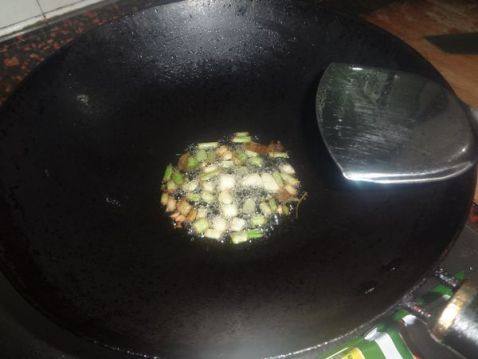 葱花鸡蛋面步骤3