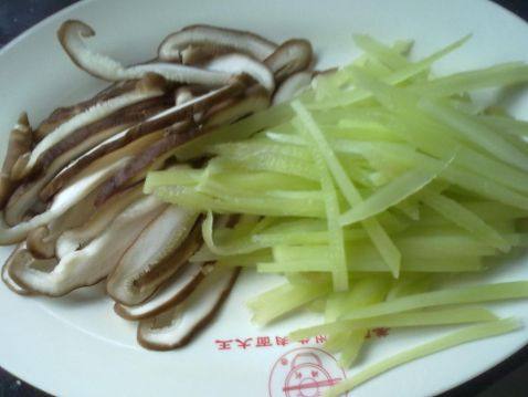 酸辣三丝面步骤2