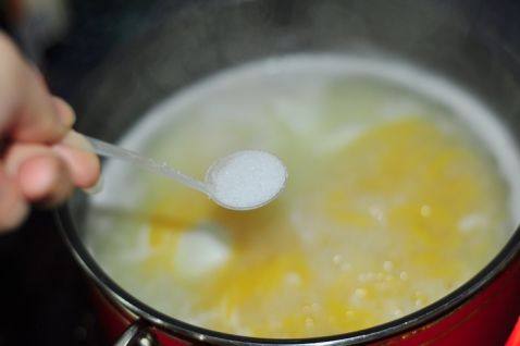 玉米鸡蛋面步骤4