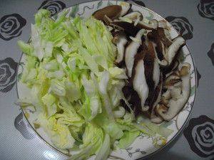 蔬菜鸡蛋肉丝面步骤1