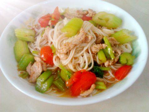 芹香肉丝面步骤8