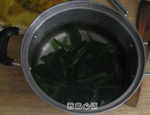 菠菜蛋花面步骤1