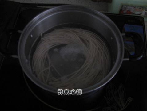 菠菜蛋花面步骤3