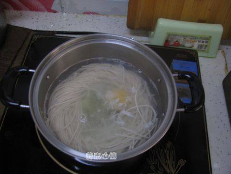 菠菜蛋花面步骤4