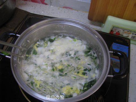 菠菜蛋花面步骤6