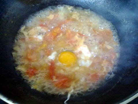 西红柿鸡蛋浓汤面片步骤8