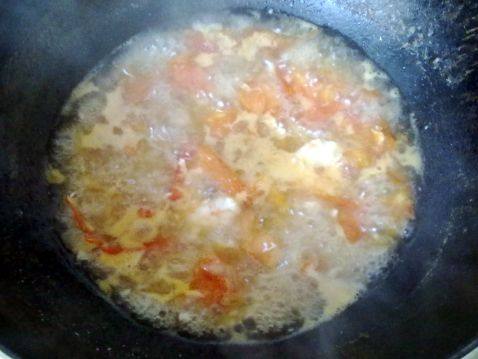 西红柿鸡蛋浓汤面片步骤7
