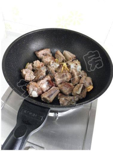 排骨豆角焖面步骤5