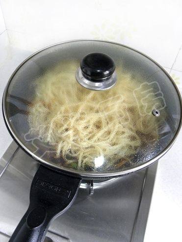 排骨豆角焖面步骤11