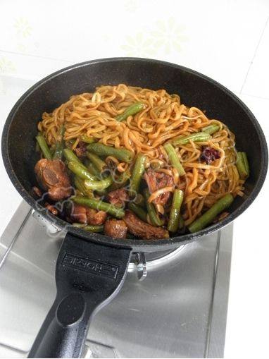 排骨豆角焖面步骤12