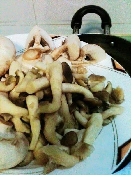 菌菇青菜牛筋汤面步骤6