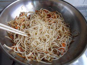 肉丝蔬菜炒面步骤8