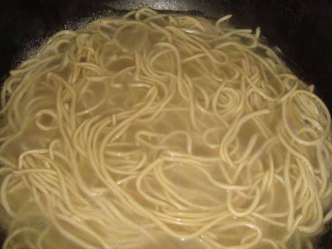 茭菜肉丝盖浇面步骤6