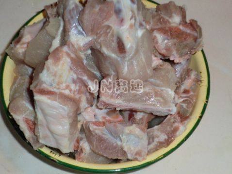 红烧排骨烩面鱼步骤1