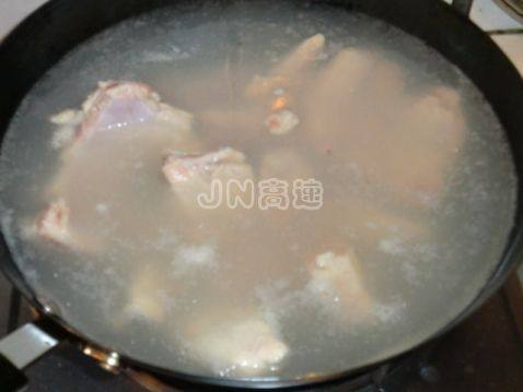 红烧排骨烩面鱼步骤2