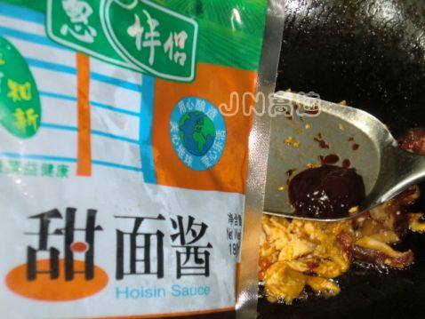 香菇番茄鸡蛋炸酱面步骤4