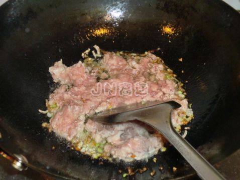 猪肉炸酱面步骤6
