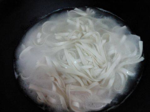 花菜豆美丝汤面步骤4