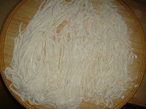鱼丸青菜煮面步骤5