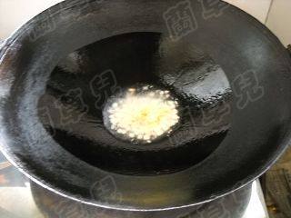 酸菜酱鱼丁面步骤4