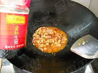 酸菜酱鱼丁面步骤9